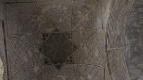 8 In de Jome moskee ook erg bijzondere gewelven, allemaal verschillende gemetselde bakstenen patronen.jpg