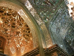 Waanzinnig mozaiek met speigeltjes in de moskee
