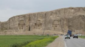 29 koningsgraven in de rotswand bij Naqshe Rostam, Achaemenidisch ruim 400 v Chr voor als je geinteresseerd bent.jpg