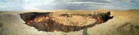 22 Darvaza, de ontplofde gaskrater in de Karakoem woestijn in Turkmenistan, een gat, diep, groot, heet, de hel.jpg