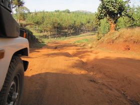 4 en ons was in kenia echt verteld dat de wegen in Oeganda veel beter zijn.jpg