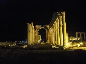 s avonds komen we aan in Palmyra, Tadmor voor de Arabieren.jpg