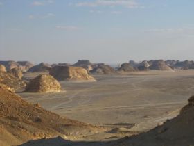 24 Onze afdaling in de witte woestijn in west egypte.jpg