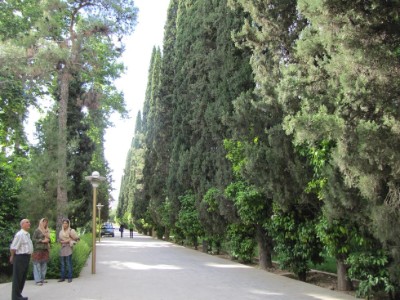 27 We worden rondgeleid door alweer een leuke familie in de parken van Shiraz