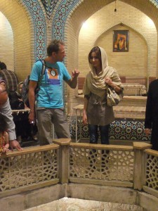 27 Hafez en Saadi zijn beroemde dichters uit Iran wiens mausolea in Shiraz staan, veel jonge mensen komen hier omdat ze over liefde schreven