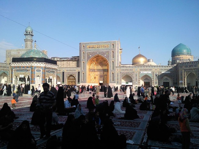 17 Mashhad, de heiligste stad van Iran, waarbij de 8e Imam (Reza) schrijn jaarlijks 15 miljoen pelgrims trekt