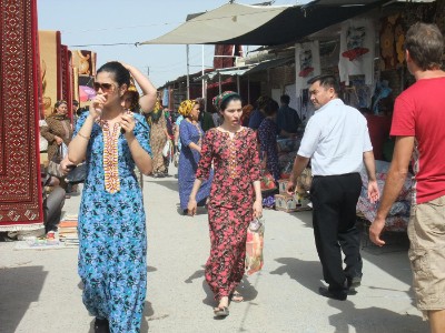 20 kleurig Turkmenistan op de bazaar